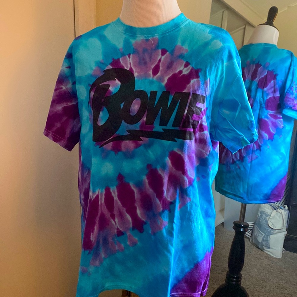 Tie dyed Bowie shirt. Women’s M. NYWOT